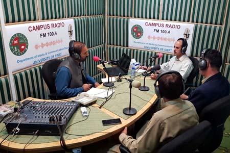 FM 100.4 live Transmission with Honorable Vice Chancellor
